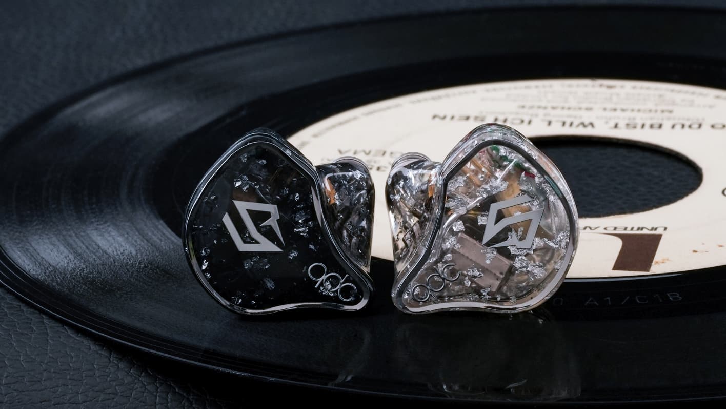 qdc CRAVE ライブリッド15ドライバーユニバーサルIEMイヤホン [QDC